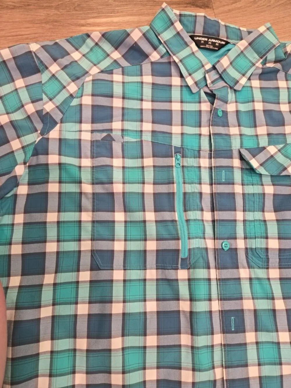 Under Armour Motivate Vented Short Sleeve Men’s Fitted Plaid Button Down - Picture 5 of 12